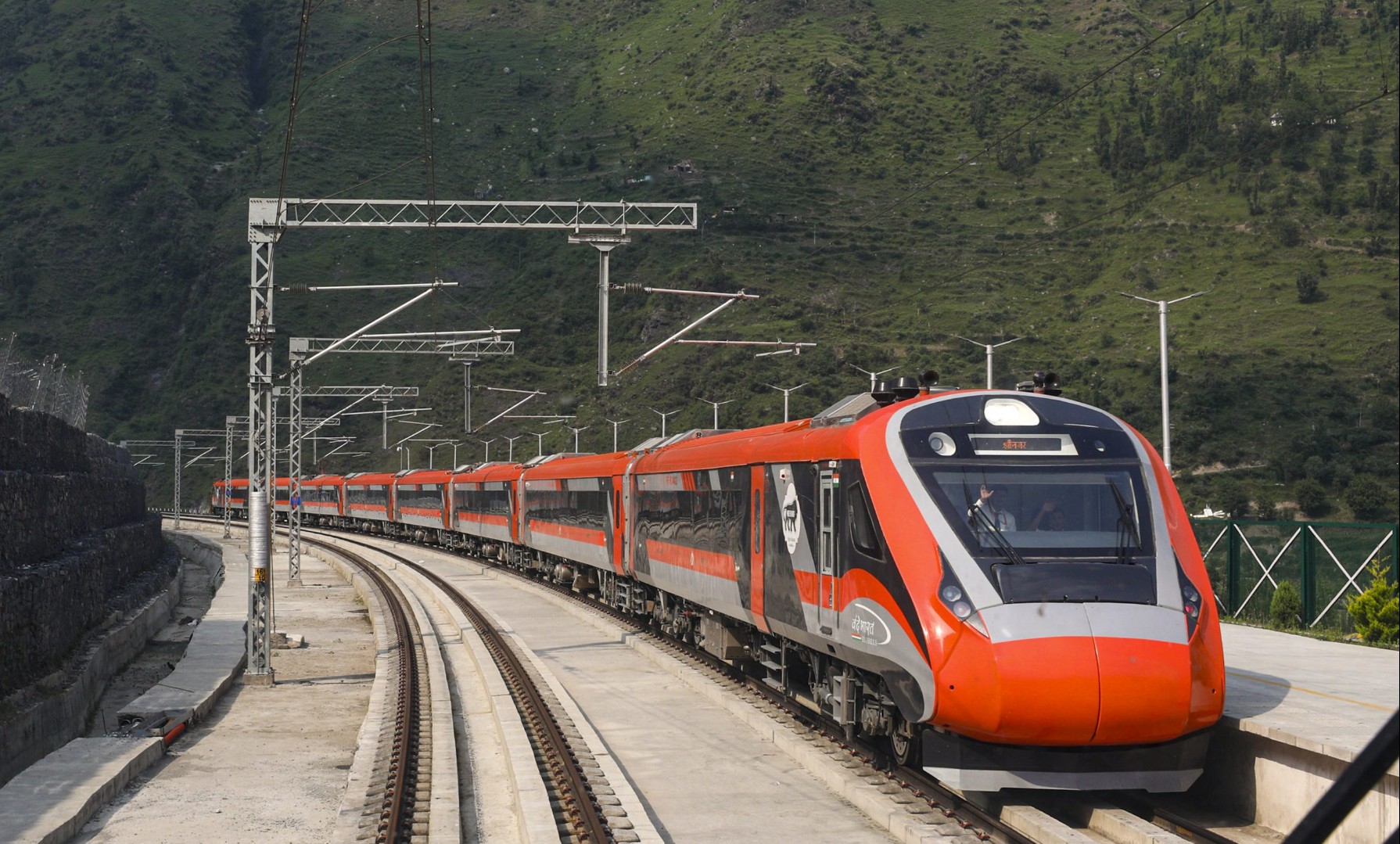 जम्मू-श्रीनगर के बीच तीसरी वंदे भारत को मंजूरी, उधमपुर के रास्ते चलेगी नई सेवा